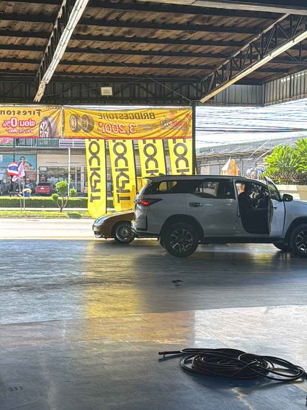 ค็อกพิท ชัยโชติ ไทร์ เซอร์วิส Cockpit Chaichod Tire Service - 2