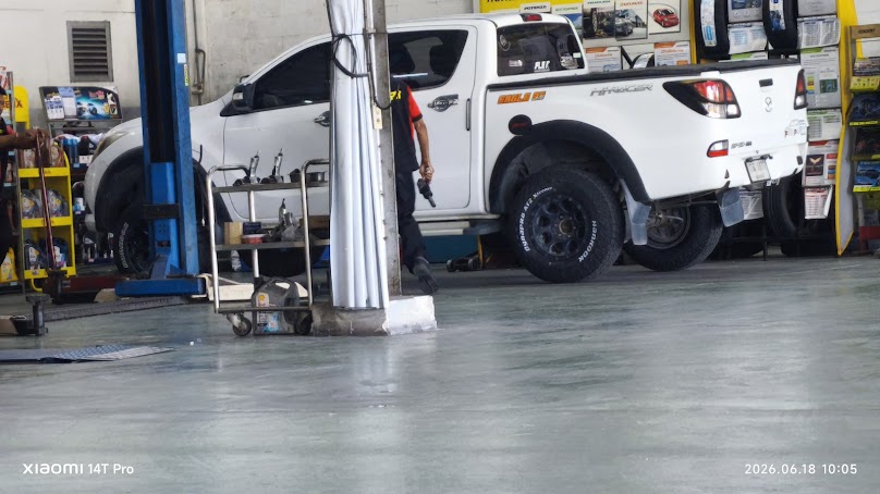ค็อกพิท หลักเมืองถาวร ออโต้ไทร์ Cockpit Lakmuang Thavorn Auto Tire - 2