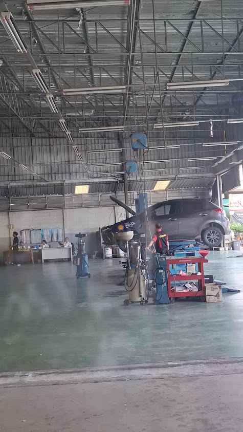ค็อกพิท หลักเมืองถาวร ออโต้ไทร์ Cockpit Lakmuang Thavorn Auto Tire - 3