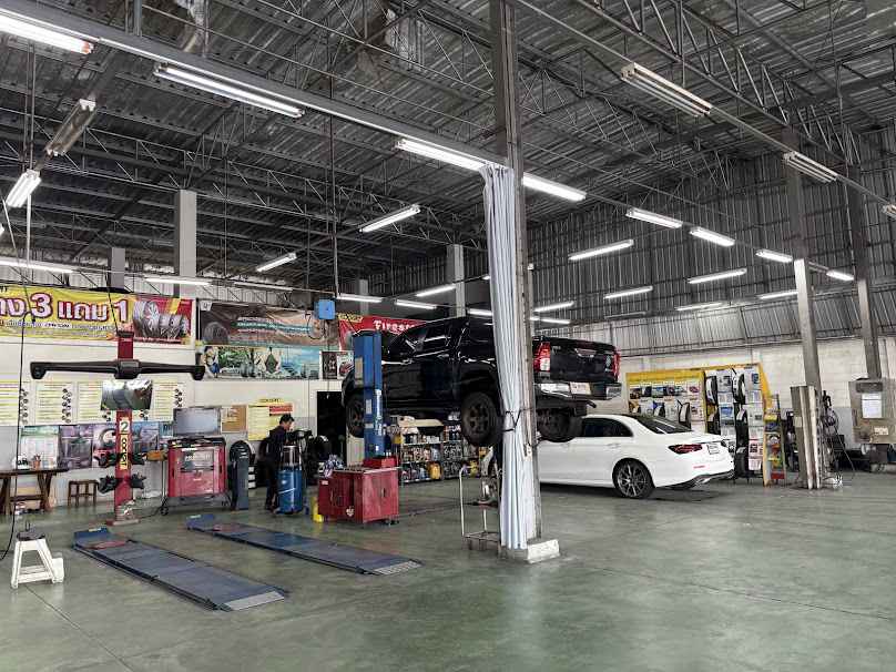 ค็อกพิท หลักเมืองถาวร ออโต้ไทร์ Cockpit Lakmuang Thavorn Auto Tire - 4