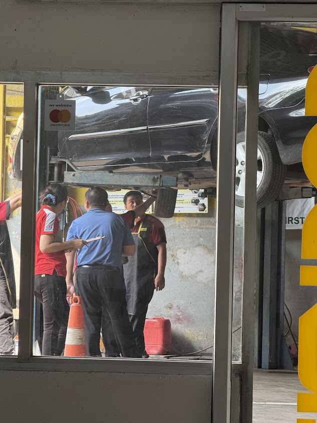 ค็อกพิท เชียงรายคาร์เซอร์วิส ตลาดป่าก่อเงี้ยว Cockpit Chiengrai Car Service (Talad Ko Ngeaw) - 2