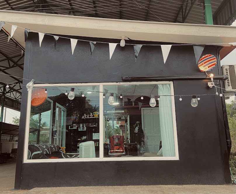 ฉลวย ตัดผม&ทำเล็บ CHALUAY Barbershop& Nail Salon