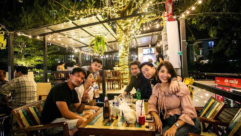 ชั้นลอย บาร์