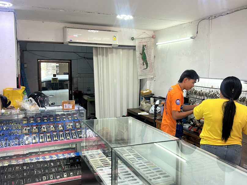 ช่างกุญแจ กุญแจนอกสถานที่ 24 ชม. รับทำรีโมทรถยนต์-มอไซค์ ระบบ immobilizer&SmartKey ฝังชิพ เปิดบ้าน-รถยนต์ ตู้เซฟ กุญแจหายหมด - 2