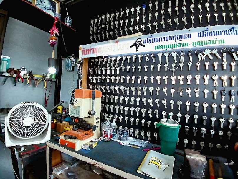 ช่างกุญแจ พิมพาวาส