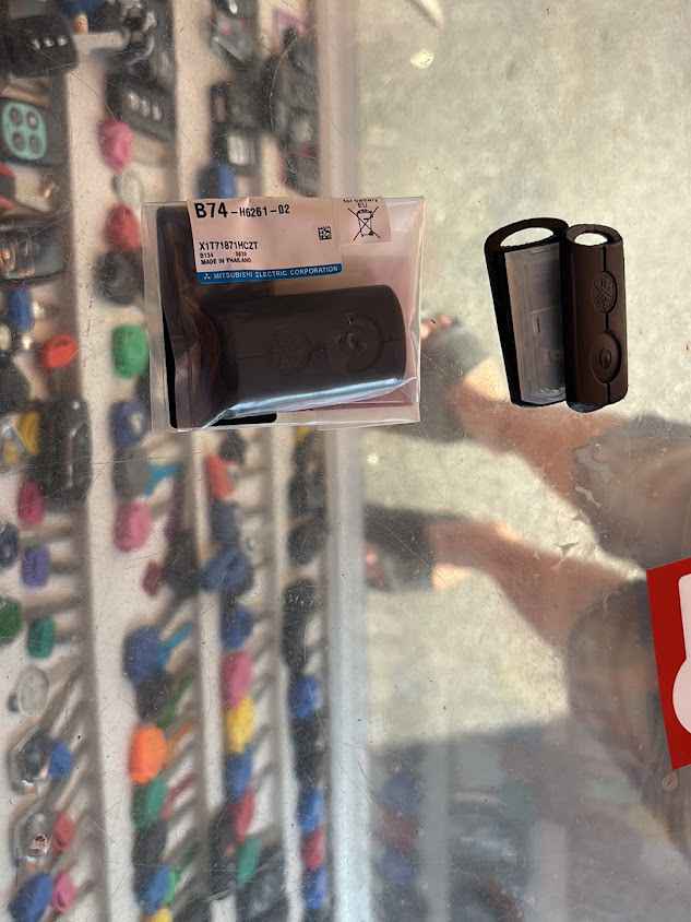 ช่างกุญแจ เปิดบ้าน รถ กุญแจหาย รีโมทรถยนต์ locksmith - 2