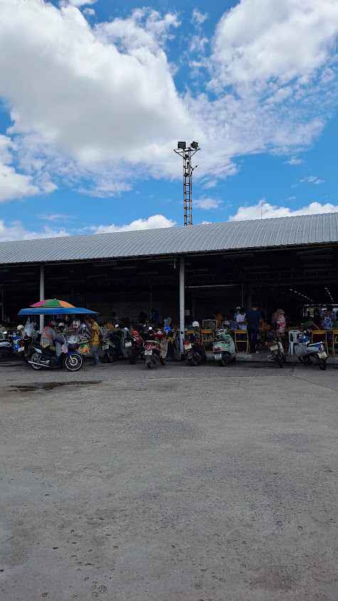 ตลาดต้นไม้​ริม​บึง​ - 2