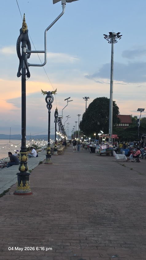 ตลาดต้องชมถนนคนเดิน (Walking Street) ริมโขงสะพานมิตรภาพไทยลาว แห่งที่ 2 - 2