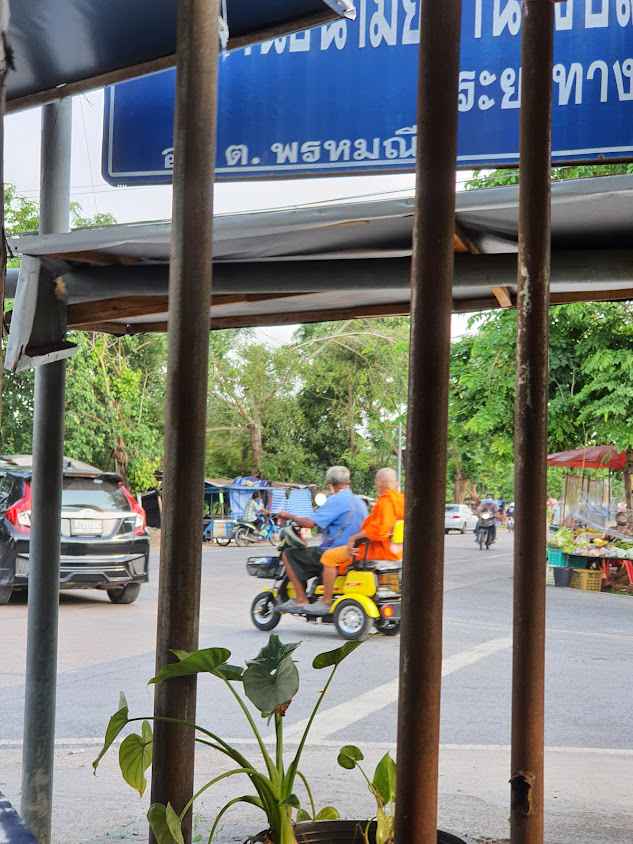 ตลาดนัดต้นกระบก