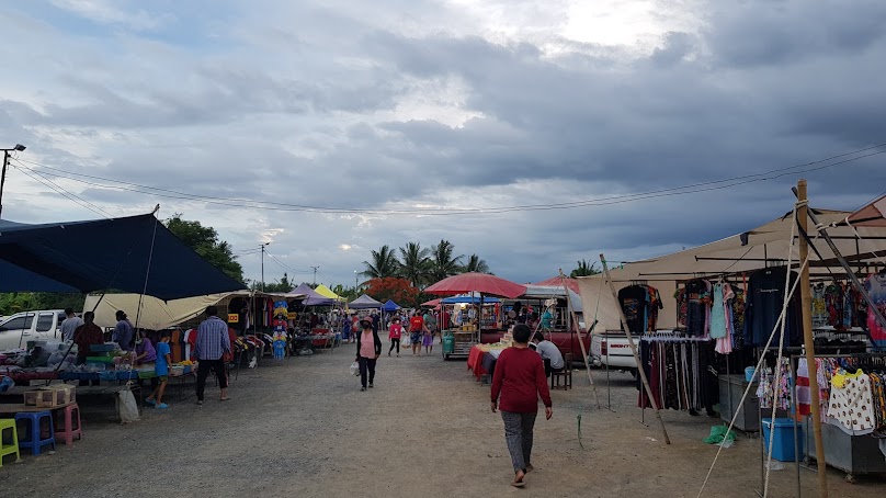 ตลาดนัดพืชมงคล บ้านนาลาวอู่ทอง - 3