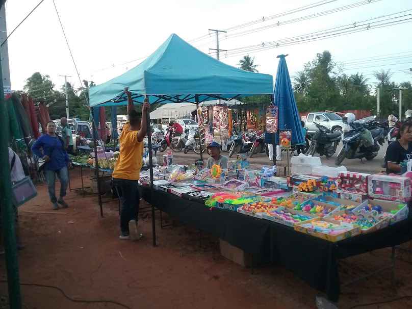 Prachuab Weekend Market - 2