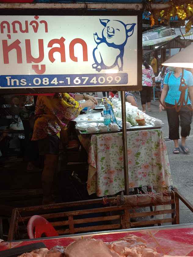 Weekend Market Rai Noi