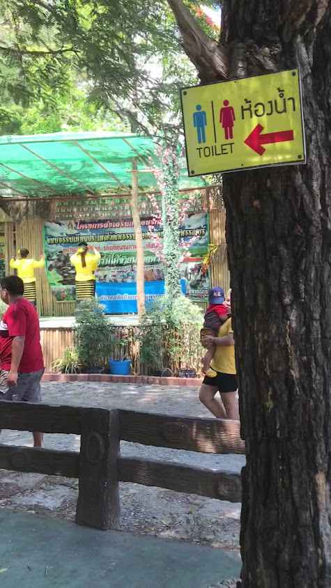 ตลาดร่มไม้ชายน้ำ วัดพระลอย - 3