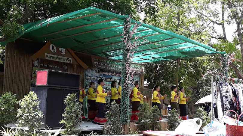 ตลาดร่มไม้ชายน้ำ วัดพระลอย - 4