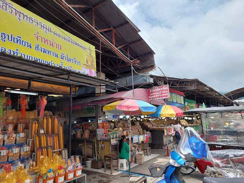 Ton Phayom Fresh Market - 1