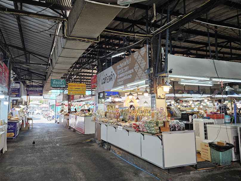 Ton Phayom Fresh Market - 2