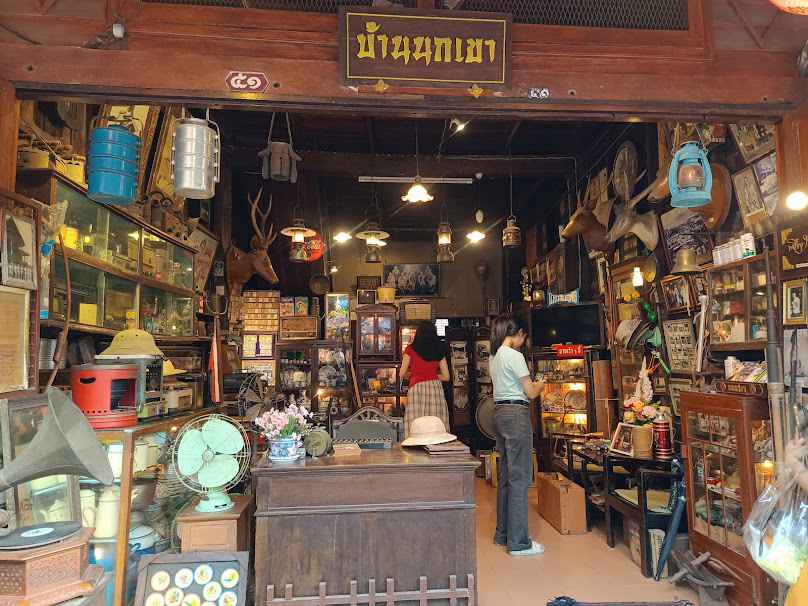 Ban Sakae Krang Old Market (Walking Street Uthai Thani)