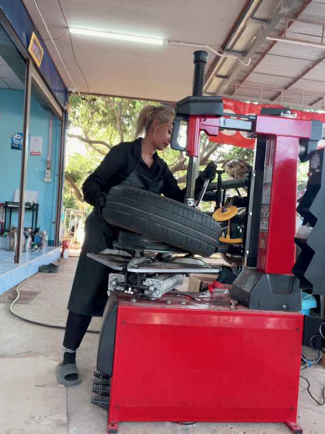 ทรัพย์รุ่งเรือง เปลี่ยนถ่ายน้ำมันเครื่องและแบตเตอรี่ - 3