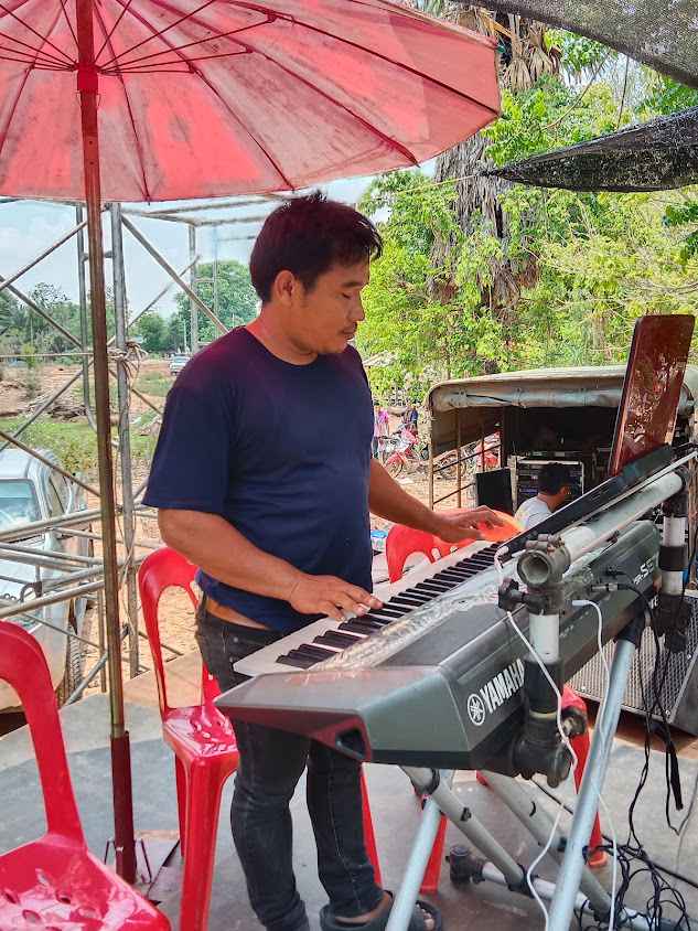 ทีมงานโต้งสั่งลุย - 4