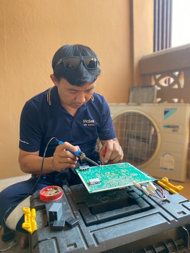 บจก. ไออุ่นเซอร์วิสแคร์ จำหน่ายแอร์ ซ่อม ย้าย ติดตั้ง ล้าง air conditioner repair and service