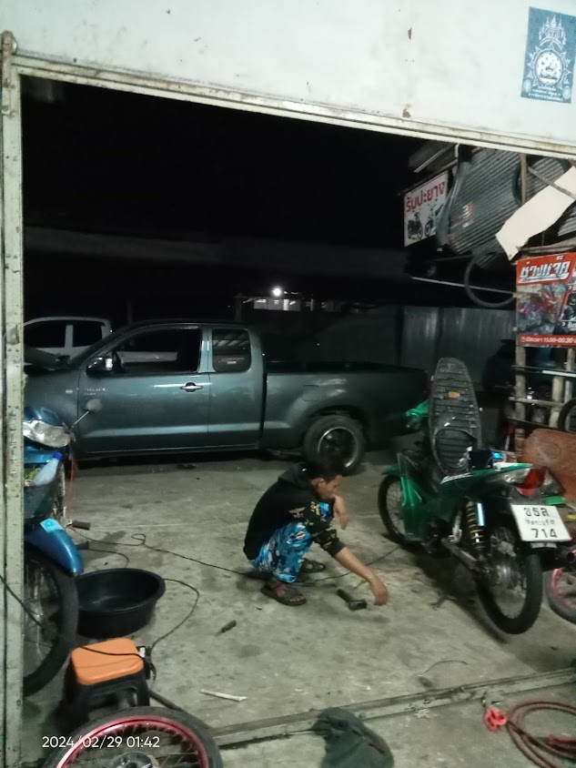 ปะยางใกล้ฉันนอกสถานที่&รถยกรถสไลด์ 24 ชม. - 3