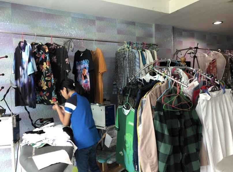 ฟองแฟ้บชุมพรซักแห้งและสปากระเป๋าแบรนด์เนม Dry Cleaning And Bag Spa
