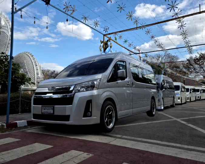 รถตู้สนามบินสกลนคร เช่ารถตู้สนามบินสกลนคร เหมารถตู้สนามบินสกลนคร - 3