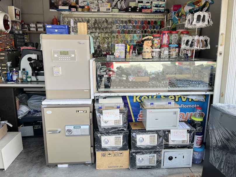 รับทำกุญแจรถ บ้าน จำหน่ายตู้เซฟ เปลี่ยนถ่านรีโมท - 3