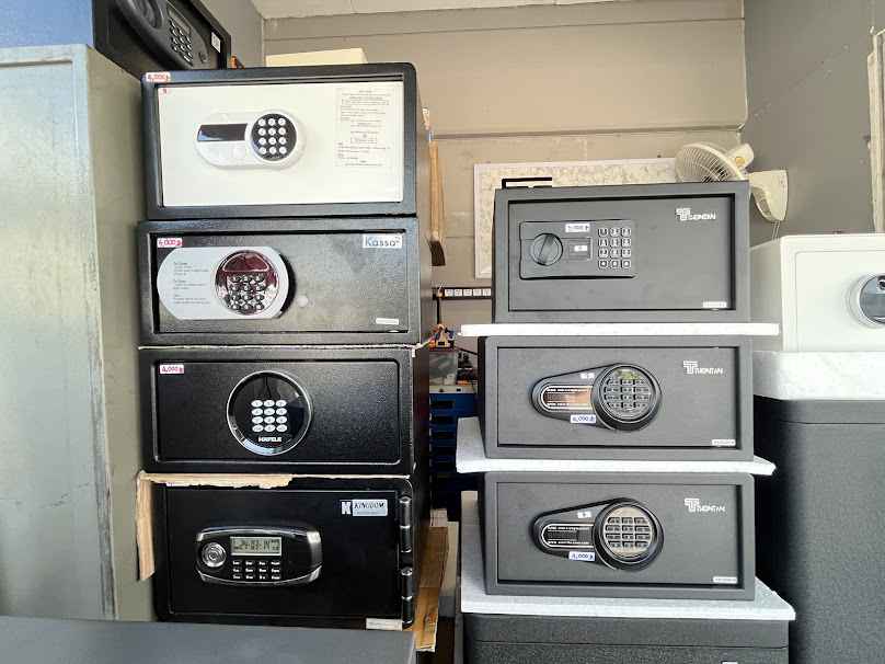 รับทำกุญแจรถ บ้าน จำหน่ายตู้เซฟ เปลี่ยนถ่านรีโมท - 4