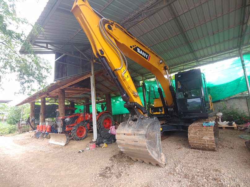 รับเหมาขุดสระถมที่ ขุดตอ ลอกคลอง,ลำเหมือง ปรับพื้นที่และให้บริการรถแทรกเตอร์มีอุปกรณต่อพ่วงครบวงจร(ราคามิตรภาพ)