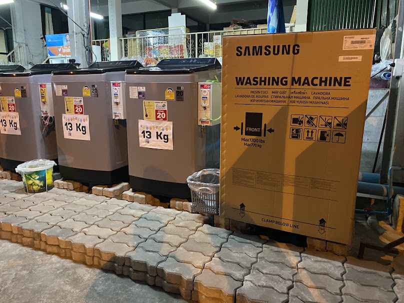 ร้านขายของชำใบเฟิร์นและซักผ้าหยอดเหรียญ 24 ชั่วโมง - 2