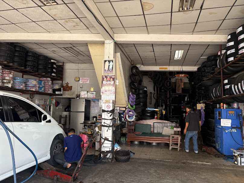 ร้านจรัสพงษ์ยางยนต์ - 2