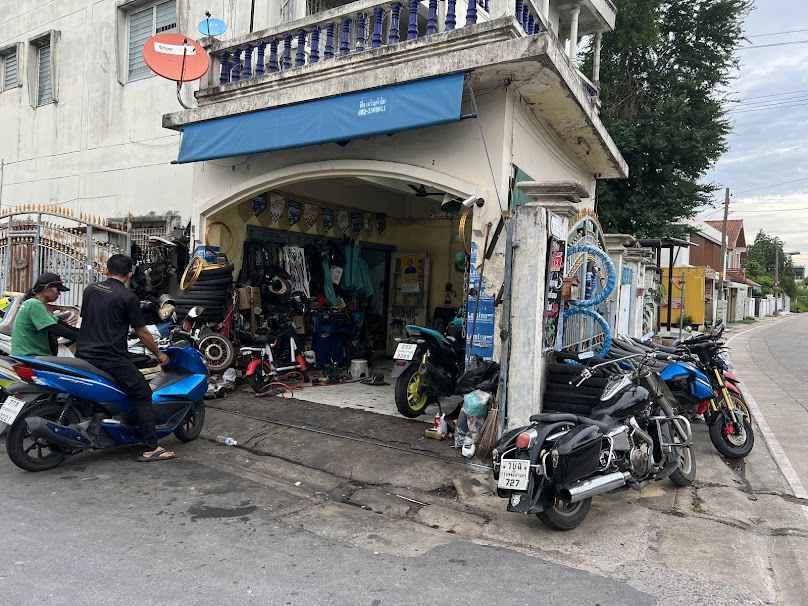 ร้านซ่อมมอเตอร์ไซค์ เอกดอนเมือง​ ​มีบริการเปลี่ยนแบตนอกสถานที่​ - 4