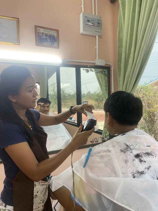 ร้านตัดผมชมทุ่งเช็คอินกินแฟฟรี - 3