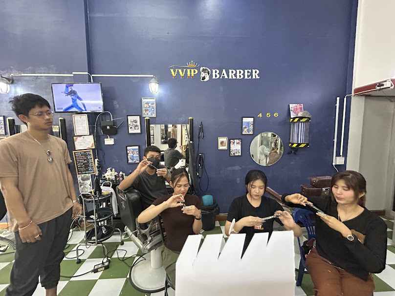 ร้านตัดผม​ชาย​บขส.วินเทจสุพรรณบุรี​ - 4
