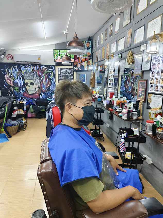 ร้านตัดผมชายศรีษะหล่อ​ แม่โจ้ (Handsome Heads) Barber Shop