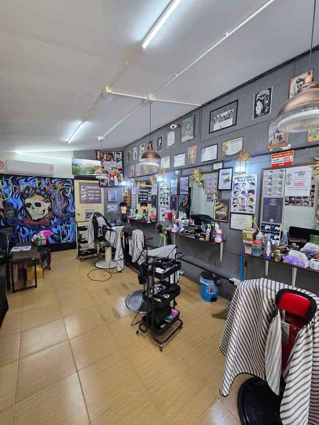 ร้านตัดผมชายศรีษะหล่อ​ แม่โจ้ (Handsome Heads) Barber Shop - 4