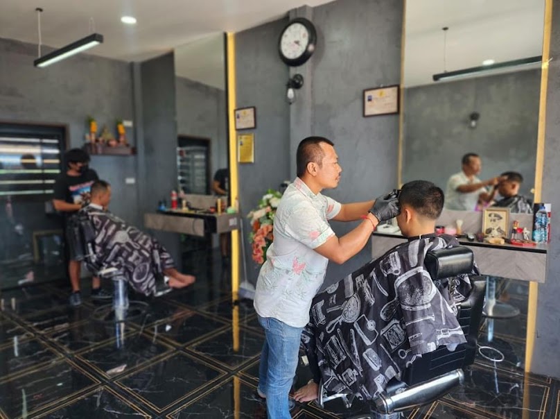 ร้านตัดผมชายหัวเกรียนวิลเทจ