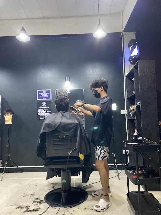 ร้านตัดผมชาย ชัยภูมิ Castle Black Barbershop
