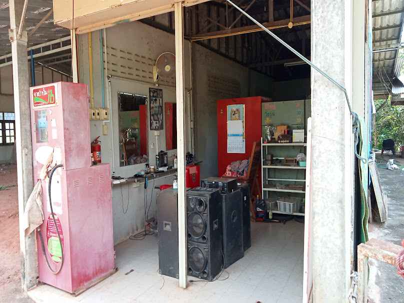 ร้านตัดผมชาย ดูดี วั๊บล้านบาท - 2