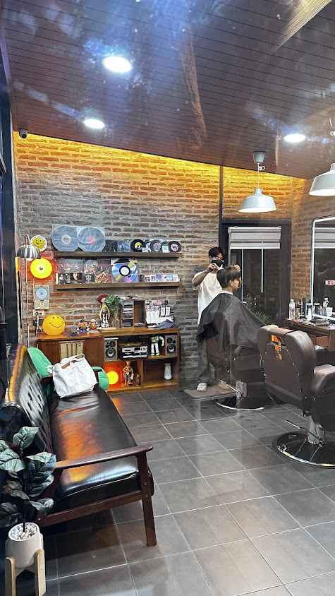 ร้านตัดผมชาย Sticky Hair Barber - Old Town สาขาวัดพระสิงห์ (สาขา5) - 2