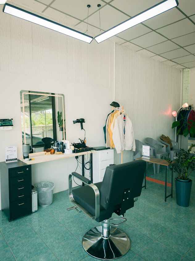 ร้านตัดผมชาย The Sense Barber shop