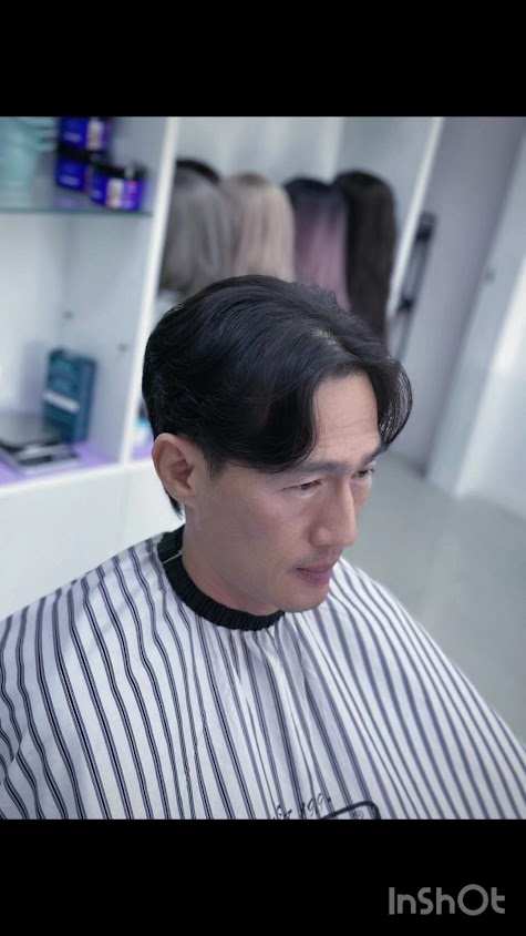 ร้านตัดผมชาย Uppercutz Barbershop&Salon - 4