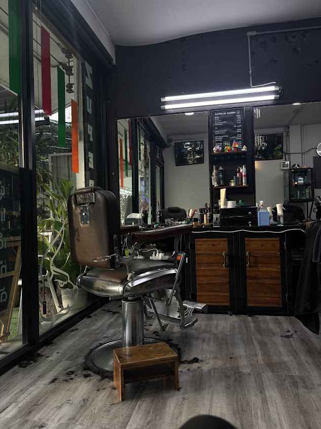 ร้านตัดผมชาย Zuperlee CLUB - 3