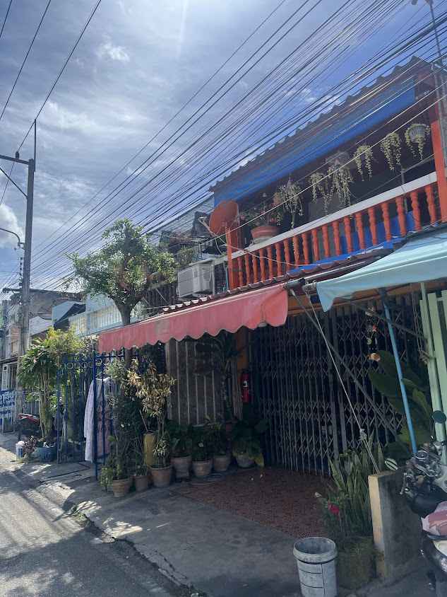 ร้านตัดผมอาจารย์เพชร