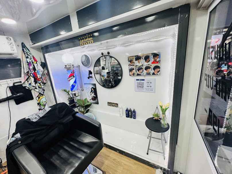 ร้านตัดผมโบวี่แบดซ์ Bovybadz Shop - 4