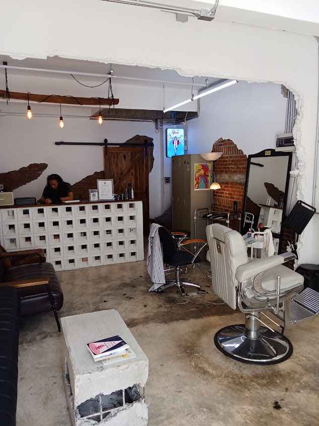 ร้านตัดผม Lucky Cut