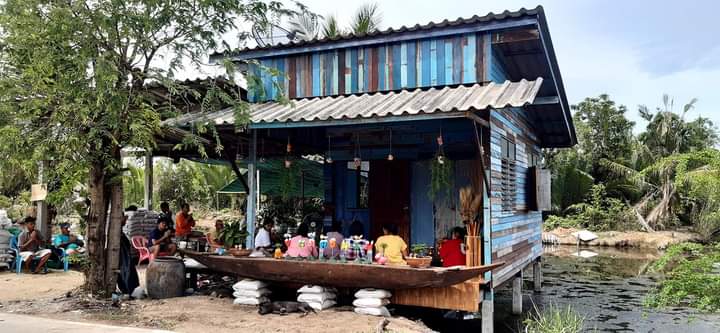 ร้านต้นไม้บ้านสวนริมบ่อ