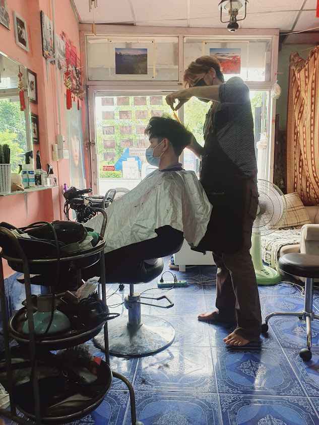 ร้านทำผม ชาย-หญิง Vivid's Hairdresser