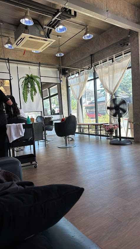 ร้านทำผม The Looks Salon Expert ร้านเสริมสวยเดอะลุคส์ ซอยผม พิษณุโลก - 4